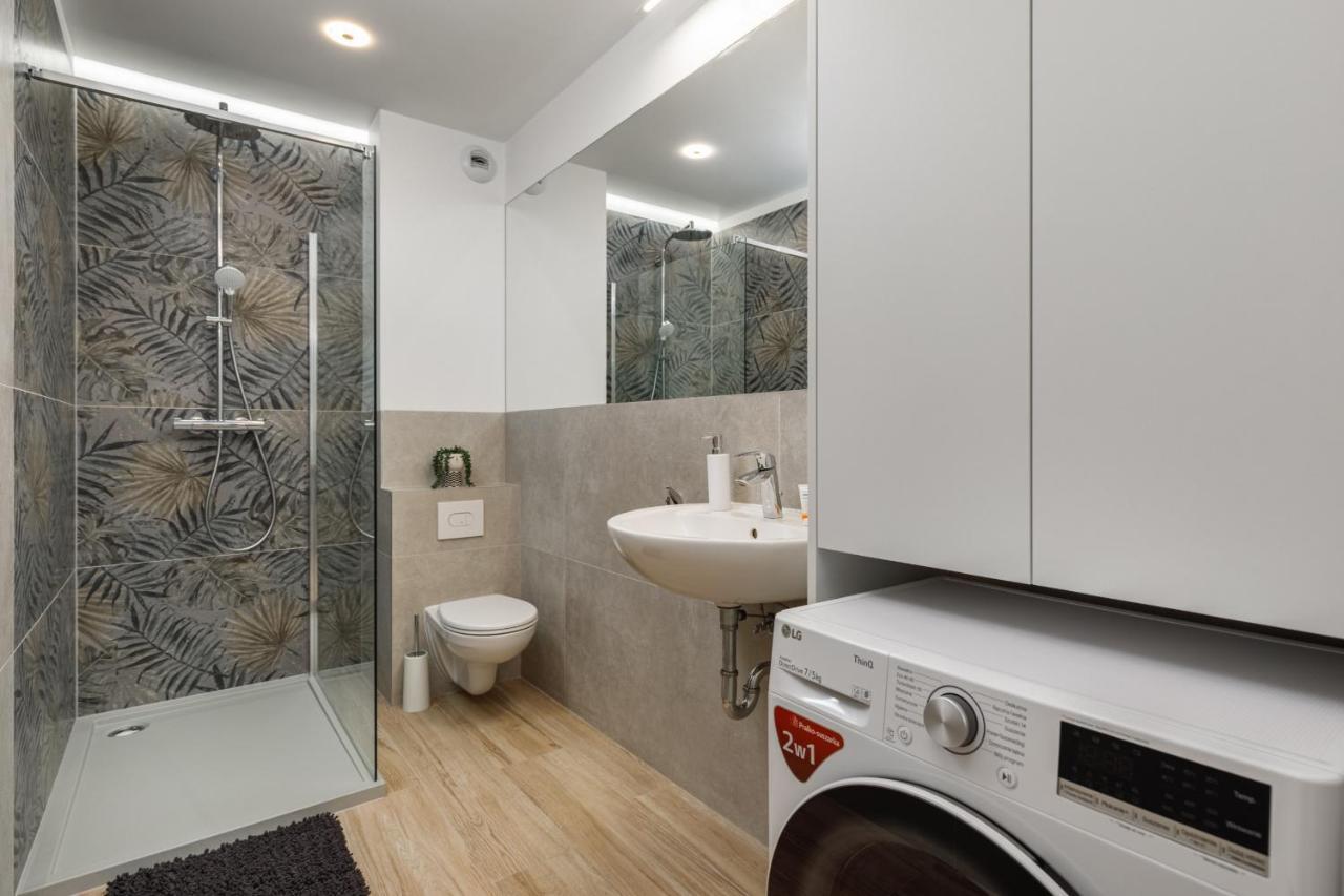 Apartment Square By Renters