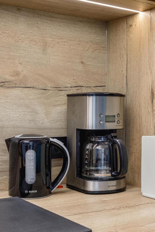 Square By Renters Apartment *