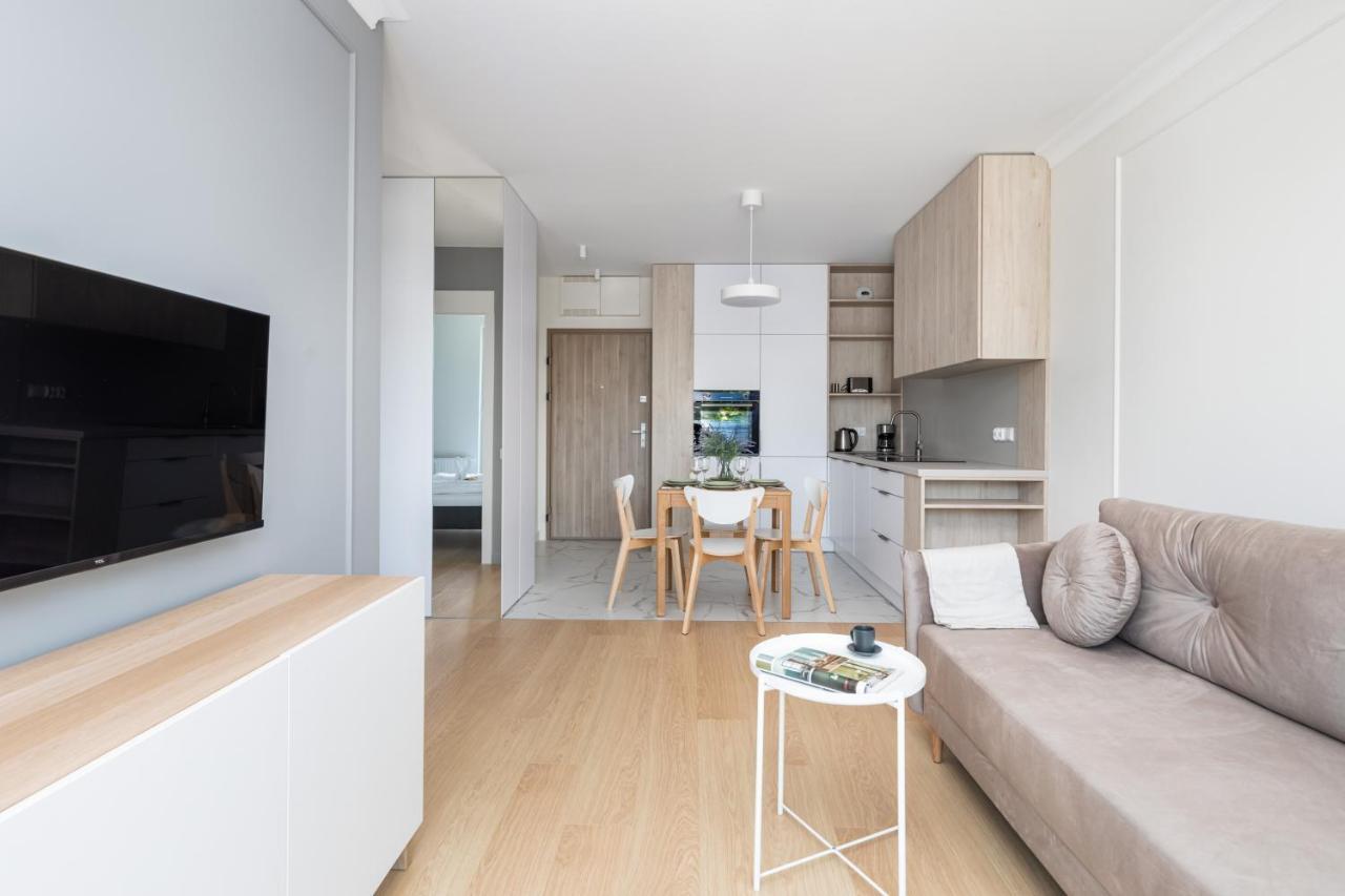 Square By Renters Apartment *