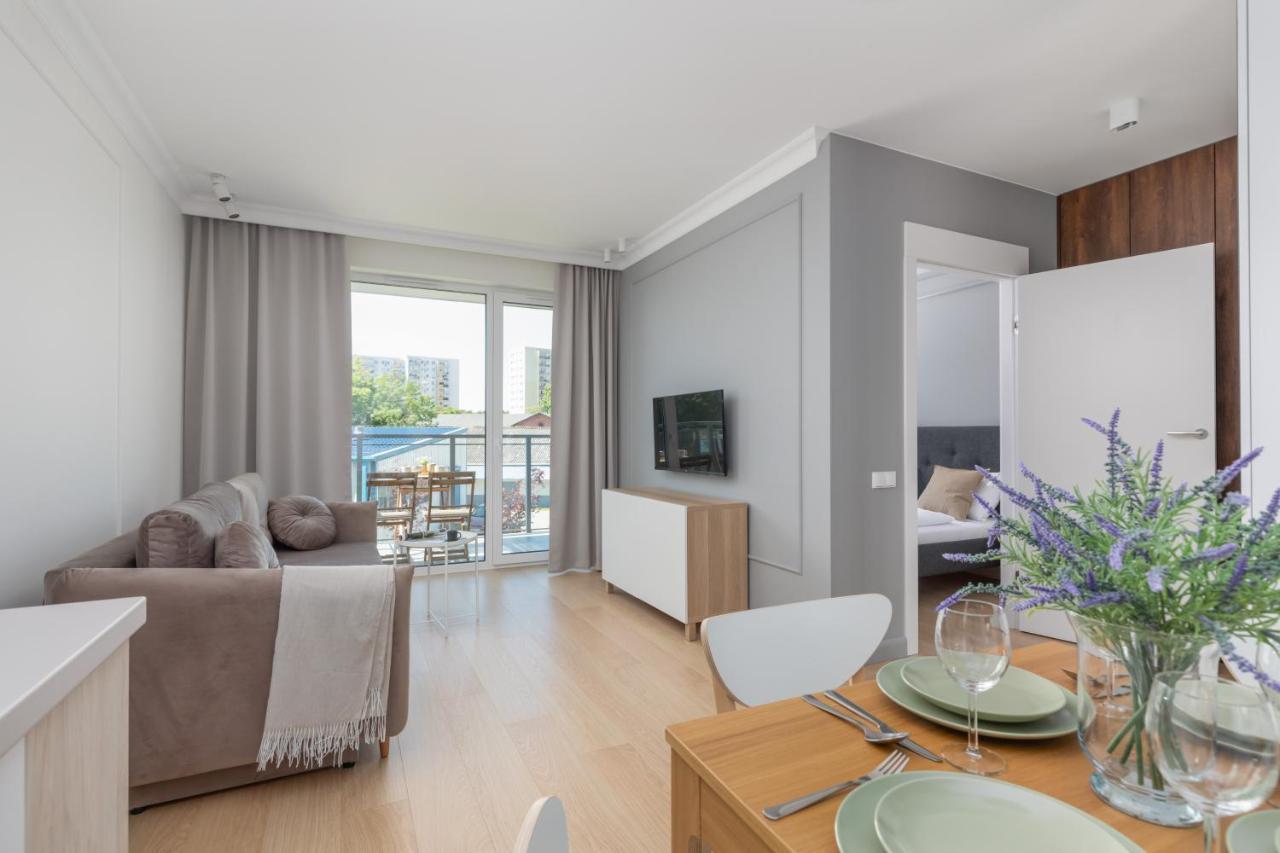 Square By Renters Apartment *