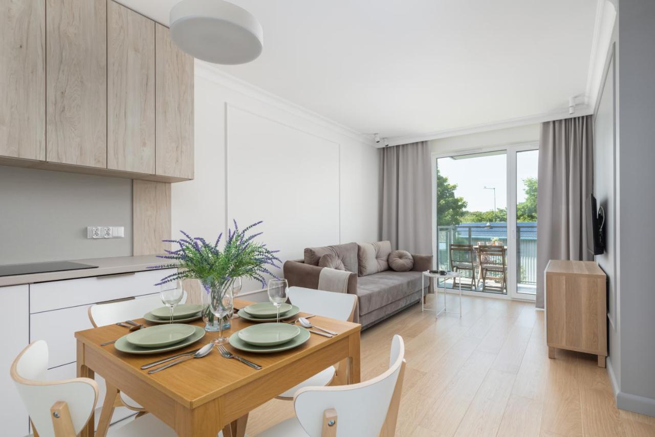 Square By Renters Apartment
