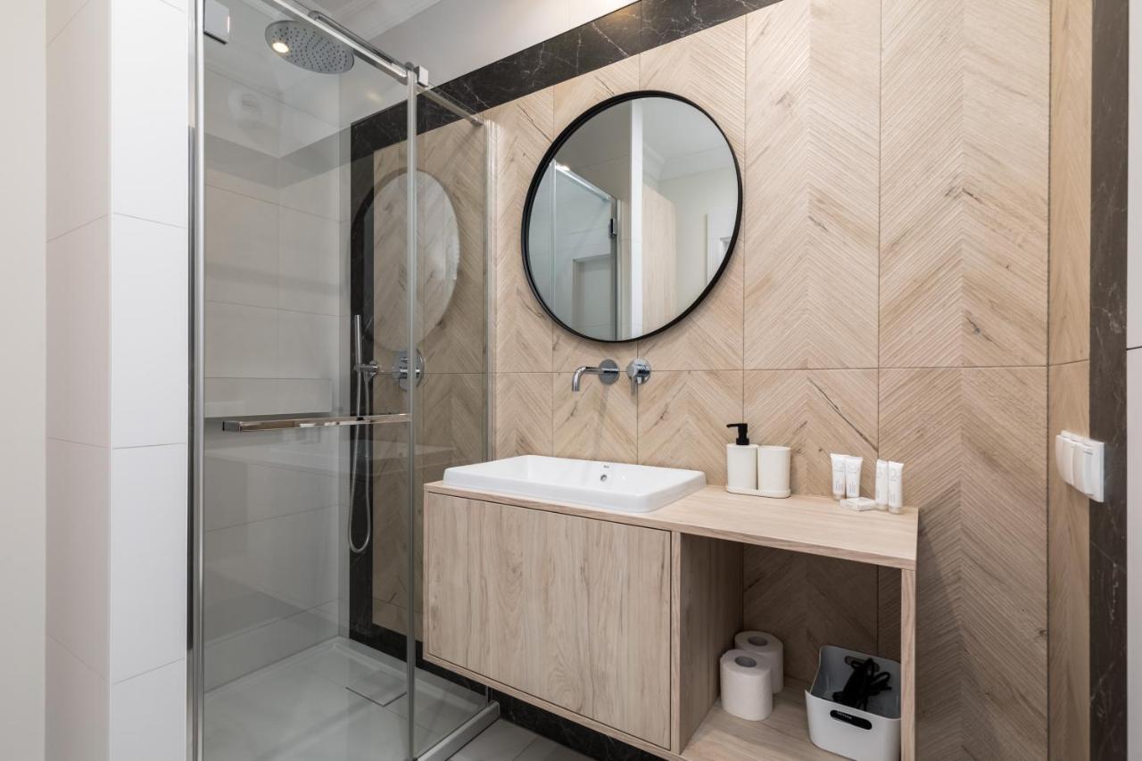 Square By Renters Apartment *