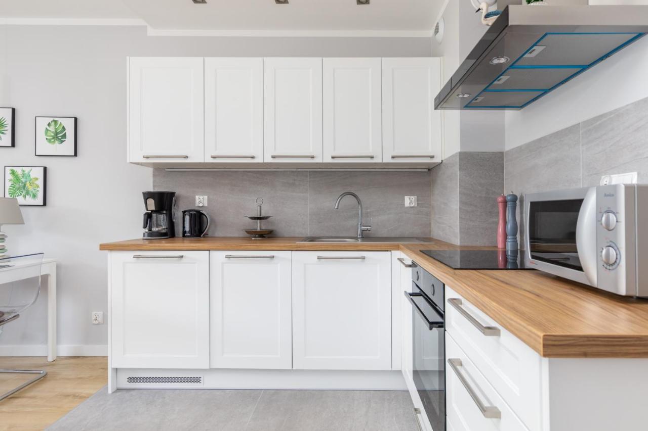 Square By Renters Apartment *