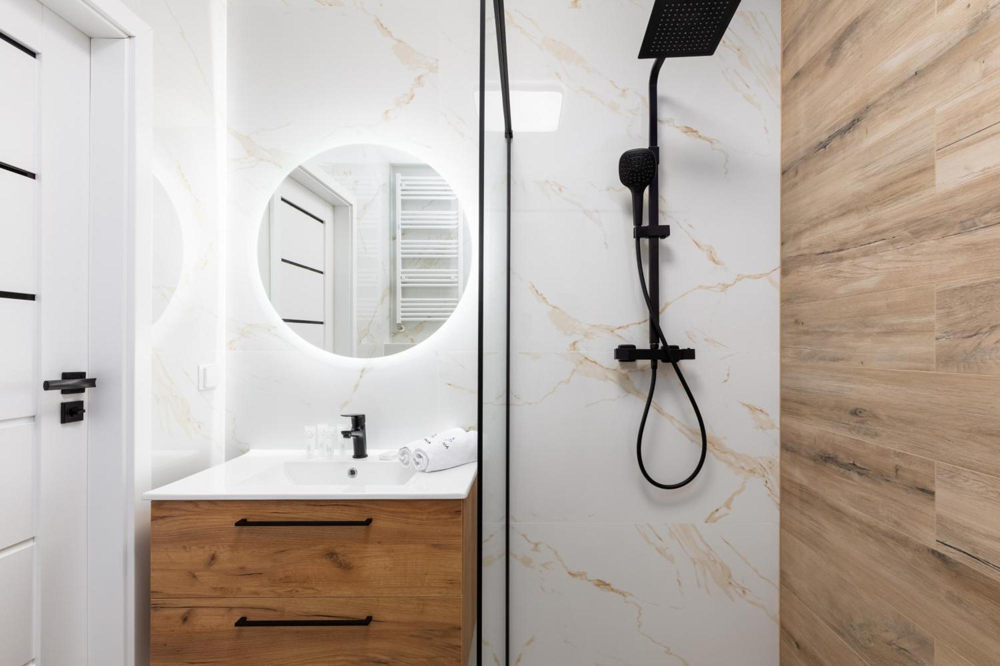 Square By Renters Apartment