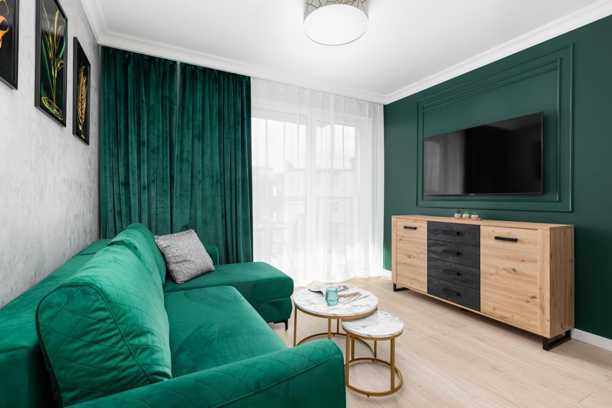 Square By Renters Apartment