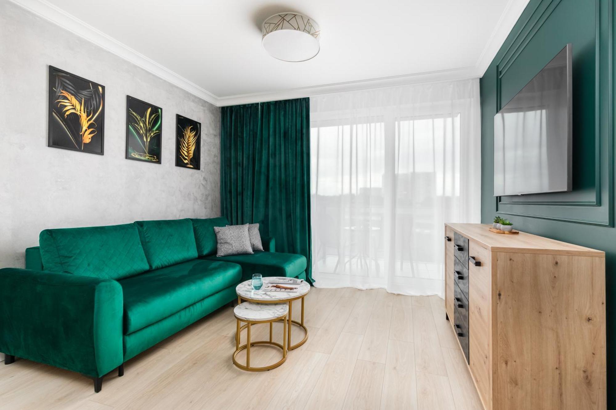 Square By Renters Apartment *