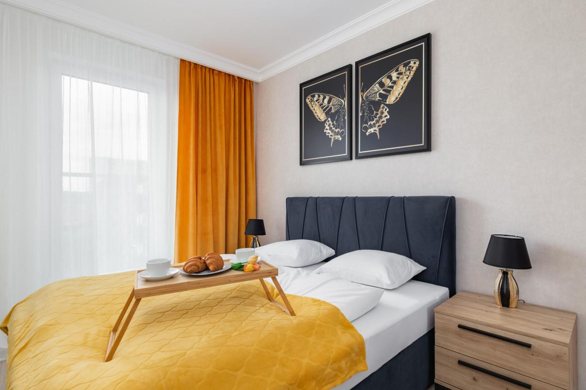 Square By Renters Apartment *